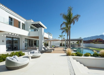 EXCEPTIONAL VILLA IN BENAHAVÍS WITH INCREDIBLE AMENITIES AND BREATHTAKING VIEWS