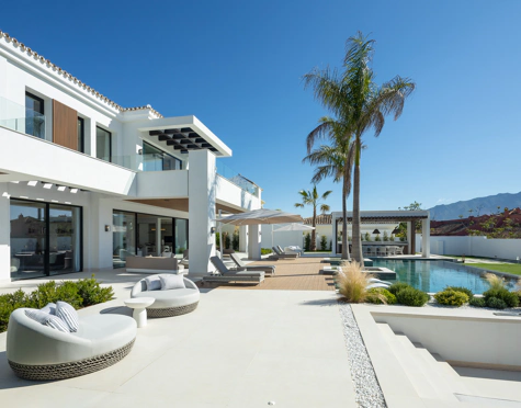 Villa for sale in Monte Halcones, Benahavis