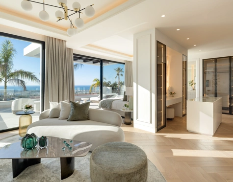 Villa for sale in Monte Halcones, Benahavis