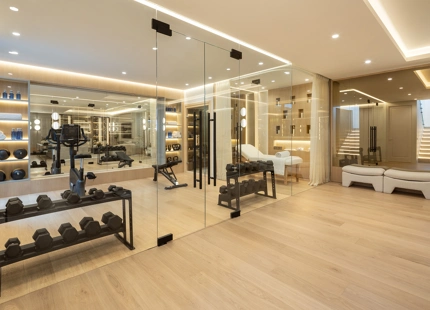 EXCEPTIONAL VILLA IN BENAHAVÍS WITH INCREDIBLE AMENITIES AND BREATHTAKING VIEWS