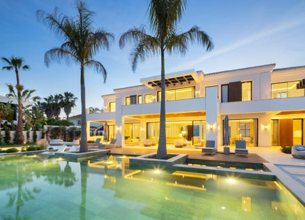 EXCEPTIONAL VILLA IN BENAHAVÍS WITH INCREDIBLE AMENITIES AND BREATHTAKING VIEWS