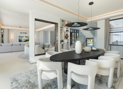 EXCEPTIONAL VILLA IN BENAHAVÍS WITH INCREDIBLE AMENITIES AND BREATHTAKING VIEWS