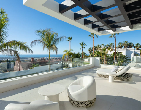 Villa for sale in Monte Halcones, Benahavis