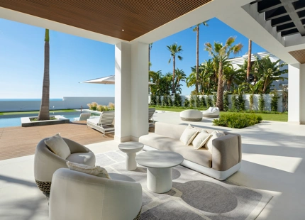 EXCEPTIONAL VILLA IN BENAHAVÍS WITH INCREDIBLE AMENITIES AND BREATHTAKING VIEWS
