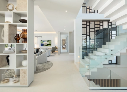 EXCEPTIONAL VILLA IN BENAHAVÍS WITH INCREDIBLE AMENITIES AND BREATHTAKING VIEWS