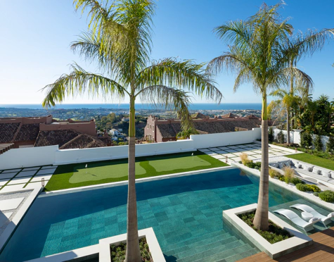 Villa for sale in Monte Halcones, Benahavis
