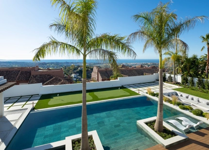 EXCEPTIONAL VILLA IN BENAHAVÍS WITH INCREDIBLE AMENITIES AND BREATHTAKING VIEWS