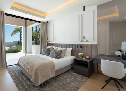 EXCEPTIONAL VILLA IN BENAHAVÍS WITH INCREDIBLE AMENITIES AND BREATHTAKING VIEWS