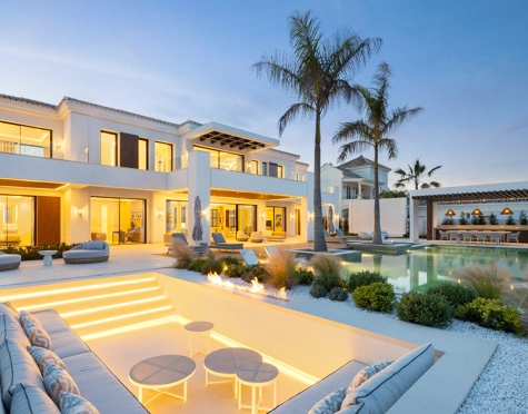 Villa for sale in Monte Halcones, Benahavis