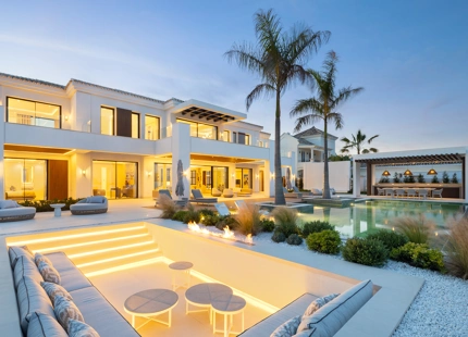 EXCEPTIONAL VILLA IN BENAHAVÍS WITH INCREDIBLE AMENITIES AND BREATHTAKING VIEWS