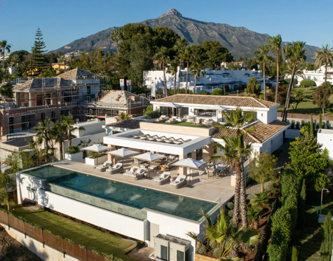 Villa en venta en Aloha, Nueva Andalucia