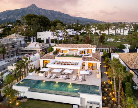 Villa en venta en Aloha, Nueva Andalucia