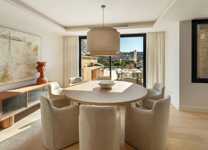 OUTSTANDING 6-BEDROOM VILLA IN NUEVA ANDALUCIA