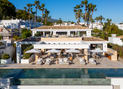 OUTSTANDING 6-BEDROOM VILLA IN NUEVA ANDALUCIA