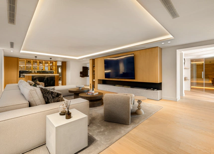 OUTSTANDING 6-BEDROOM VILLA IN NUEVA ANDALUCIA