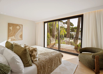 OUTSTANDING 6-BEDROOM VILLA IN NUEVA ANDALUCIA