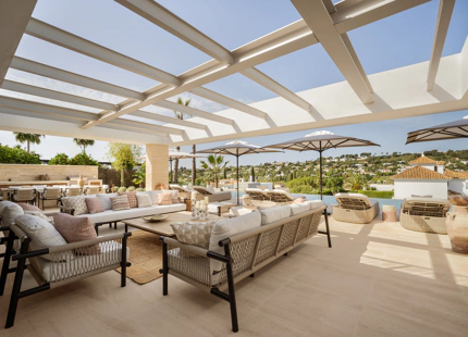 OUTSTANDING 6-BEDROOM VILLA IN NUEVA ANDALUCIA