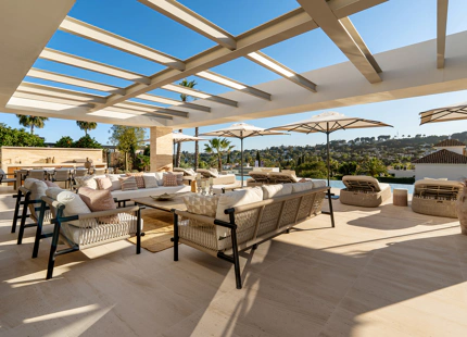 OUTSTANDING 6-BEDROOM VILLA IN NUEVA ANDALUCIA