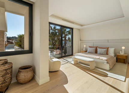 OUTSTANDING 6-BEDROOM VILLA IN NUEVA ANDALUCIA