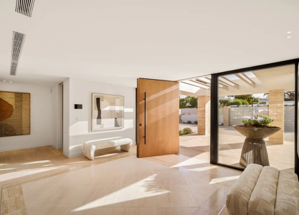 OUTSTANDING 6-BEDROOM VILLA IN NUEVA ANDALUCIA