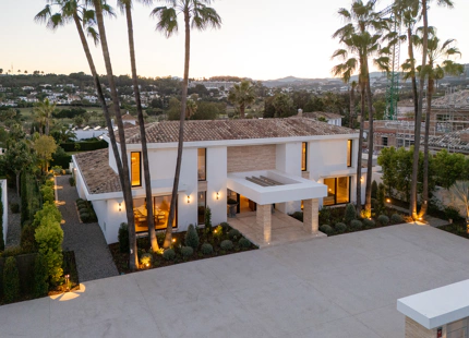 OUTSTANDING 6-BEDROOM VILLA IN NUEVA ANDALUCIA