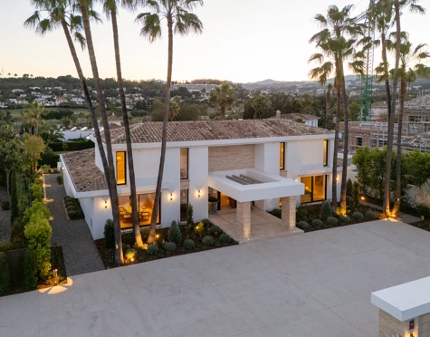 Villa en venta en Aloha, Nueva Andalucia