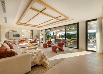 OUTSTANDING 6-BEDROOM VILLA IN NUEVA ANDALUCIA