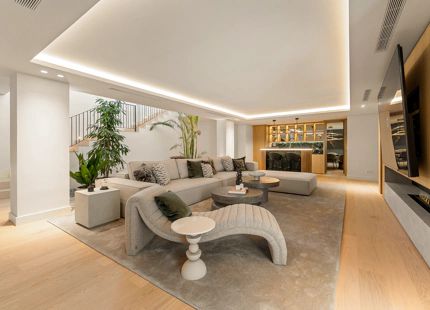 OUTSTANDING 6-BEDROOM VILLA IN NUEVA ANDALUCIA