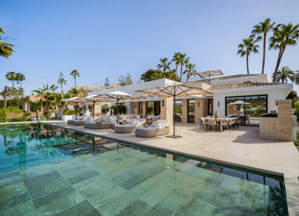 OUTSTANDING 6-BEDROOM VILLA IN NUEVA ANDALUCIA