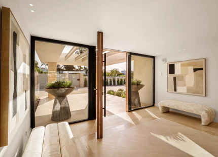 OUTSTANDING 6-BEDROOM VILLA IN NUEVA ANDALUCIA
