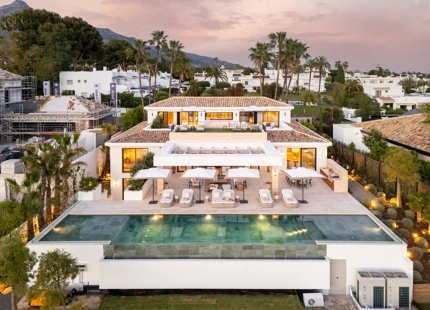 OUTSTANDING 6-BEDROOM VILLA IN NUEVA ANDALUCIA