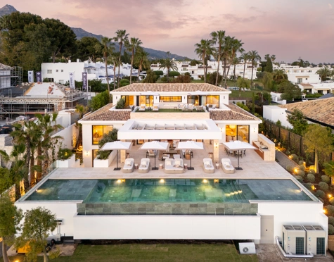 Villa en venta en Aloha, Nueva Andalucia