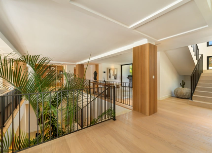 OUTSTANDING 6-BEDROOM VILLA IN NUEVA ANDALUCIA