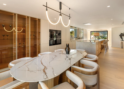 OUTSTANDING 6-BEDROOM VILLA IN NUEVA ANDALUCIA