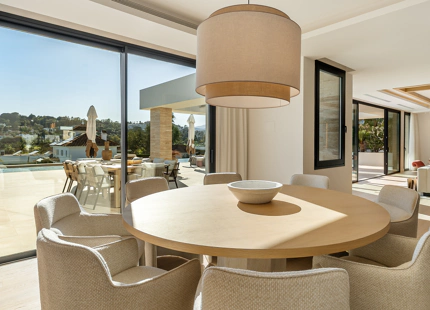 OUTSTANDING 6-BEDROOM VILLA IN NUEVA ANDALUCIA