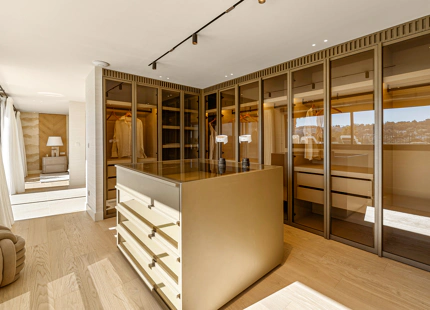 OUTSTANDING 6-BEDROOM VILLA IN NUEVA ANDALUCIA