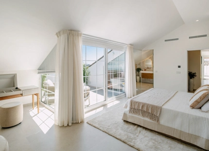 IMPRESIONANTE ÁTICO DÚPLEX DE 5 DORMITORIOS EN NUEVA ANDALUCÍA