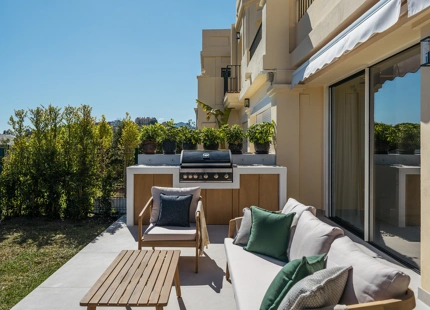 EXQUISITE THREE-BEDROOM TOWNHOUSE IN BENAHAVÍS WITH PANORAMIC VIEWS