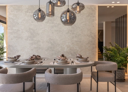 EXQUISITE THREE-BEDROOM TOWNHOUSE IN BENAHAVÍS WITH PANORAMIC VIEWS