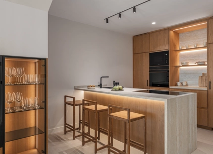 EXQUISITE THREE-BEDROOM TOWNHOUSE IN BENAHAVÍS WITH PANORAMIC VIEWS
