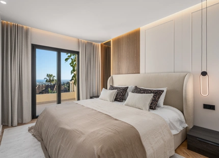 EXQUISITE THREE-BEDROOM TOWNHOUSE IN BENAHAVÍS WITH PANORAMIC VIEWS