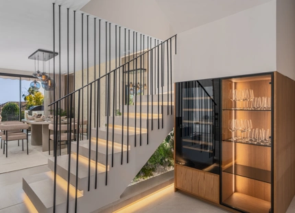 EXQUISITE THREE-BEDROOM TOWNHOUSE IN BENAHAVÍS WITH PANORAMIC VIEWS