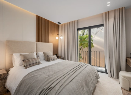 EXQUISITE THREE-BEDROOM TOWNHOUSE IN BENAHAVÍS WITH PANORAMIC VIEWS