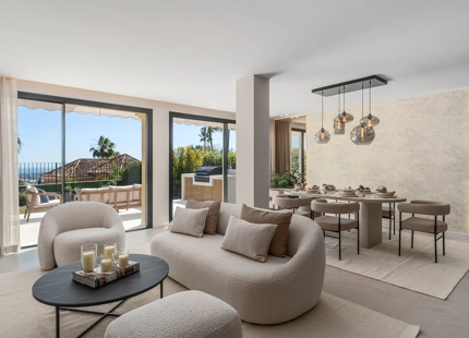 EXQUISITE THREE-BEDROOM TOWNHOUSE IN BENAHAVÍS WITH PANORAMIC VIEWS