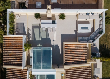 EXQUISITE THREE-BEDROOM TOWNHOUSE IN BENAHAVÍS WITH PANORAMIC VIEWS