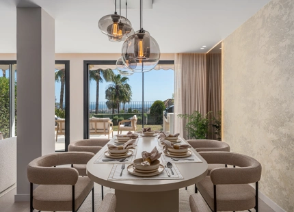 EXQUISITE THREE-BEDROOM TOWNHOUSE IN BENAHAVÍS WITH PANORAMIC VIEWS