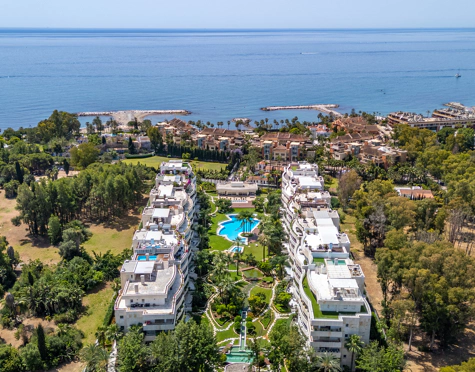 Exclusivo apartamento en la playa junto a Puerto Banus