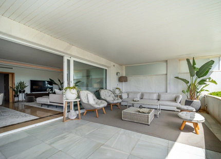 Exclusivo apartamento en la playa junto a Puerto Banus