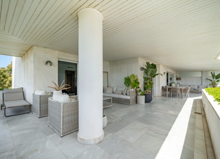 Exclusivo apartamento en la playa junto a Puerto Banus