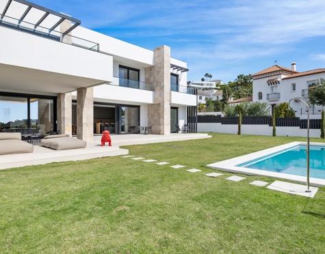Villa en venta en La Alqueria, Benahavis